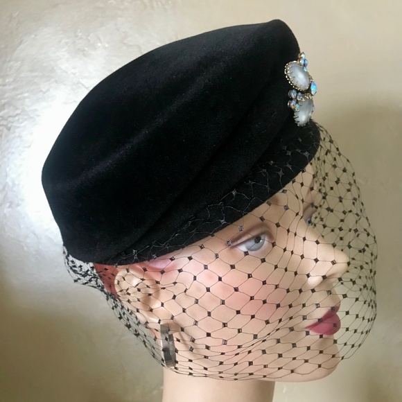 GLAMOROUS 1950s\' BLACK VELVET FELT VINTAGE HAT WITH JEWEL TRIM AND VEIL main image 9